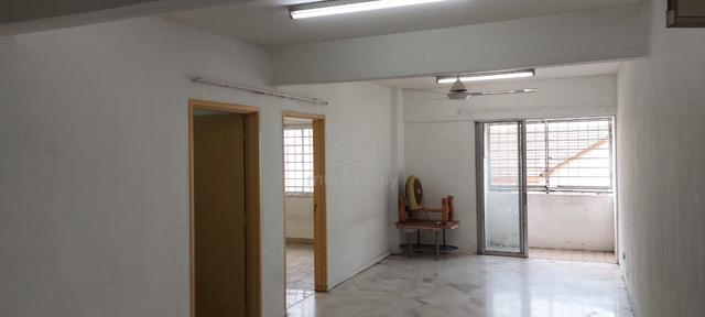 Iris Apartment (Taman Desa) 1