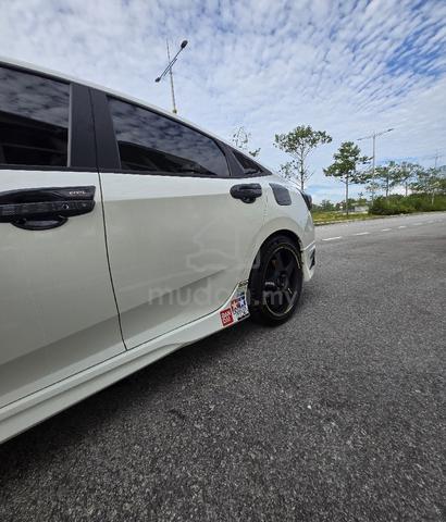 Honda CIVIC 1.5 TC-PREMIUM (A) Turbo - 3