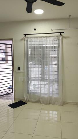upper unit Elegan Residensi Townhouse putra perdana puchong 1