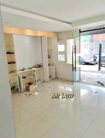Main Road Frontage Commercial Shoplot For Rent 1
