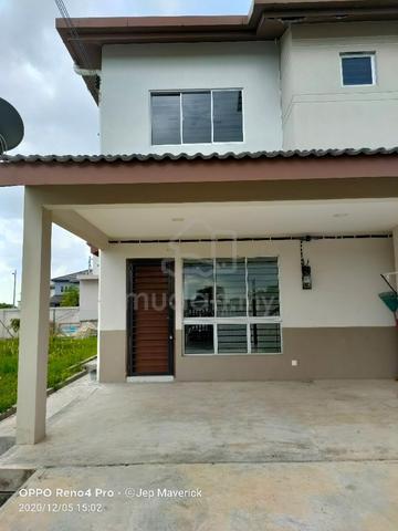 2-storey corner lot terrace house at Desiran Bayu Puchong 1