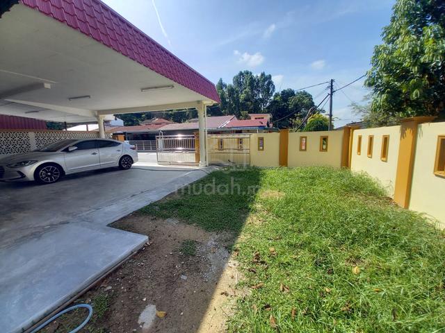 Corner Lot Single Storey House for Rent at Kamunting 1