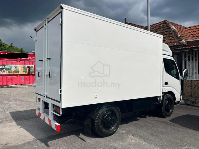 2016 Hino XZU600R BOX 10ft with steel floorboard - photo 5 of 6