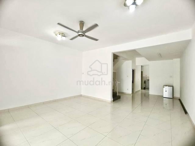 Mount Austin 4 Bed 3 Bath Aircond Water Heater, Auto Gate, Gated guard 1