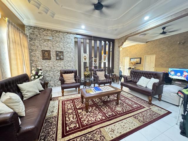 Taman Bukit Kempas Bungalow House Big Size 9900sqft Can park many Car 1
