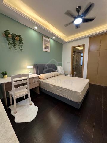 R&F Master Room For Rent / JB Ciq/ walking distance / Rnf condo 1