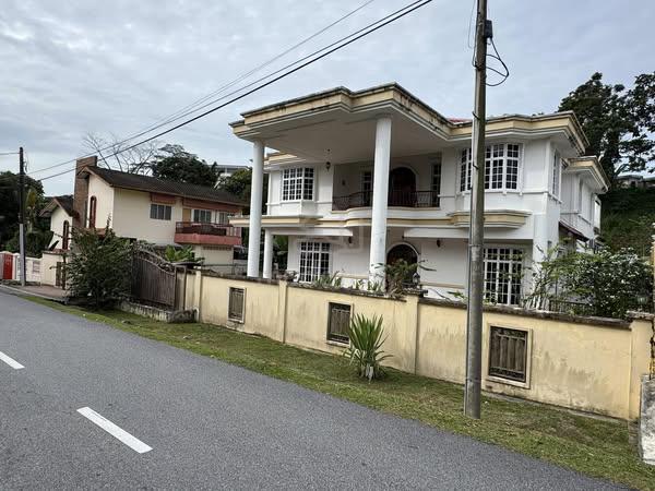 Nice Double storey bungalow in Taman Bukit rasah for sale 1
