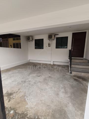 For rent/ 3rd miles/ single storey house/ 3 bedroom/ fully furnished 1
