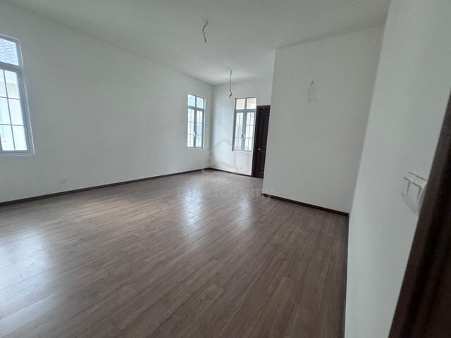 Straits Courtyard 3 storey bungalow CORNER Unit For Sale 4