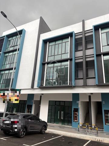 Permas Avernue New Three Storey Shop For Rent Facing Food Court 新国花 1