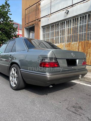 1991 Mercedes Benz W124 230E 2.3 (A) - 4