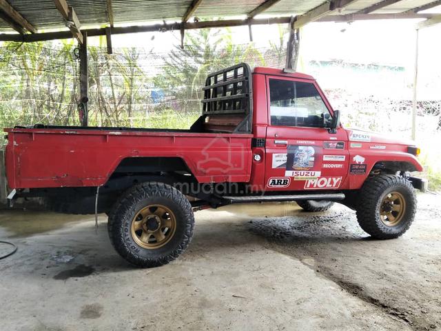 toyota land cruser h75 - 1