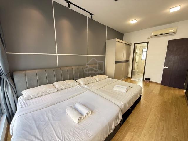 Baypoint Master room @Country Garden Danga Bay/ Block 6B shuttle bus 1