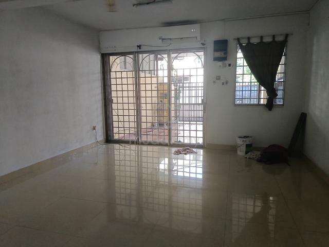 2Storey Sri Sinar,Partially Furnished ,2r2b  3 aircon 1200 rental 2