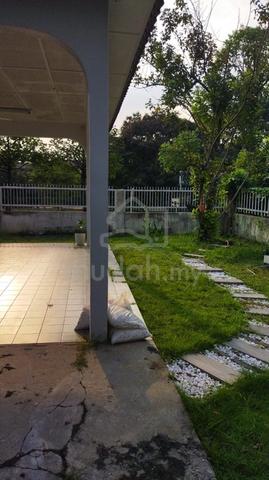 Single storey terrace house for rent ( SD 11 ) bandar sri damansara 1