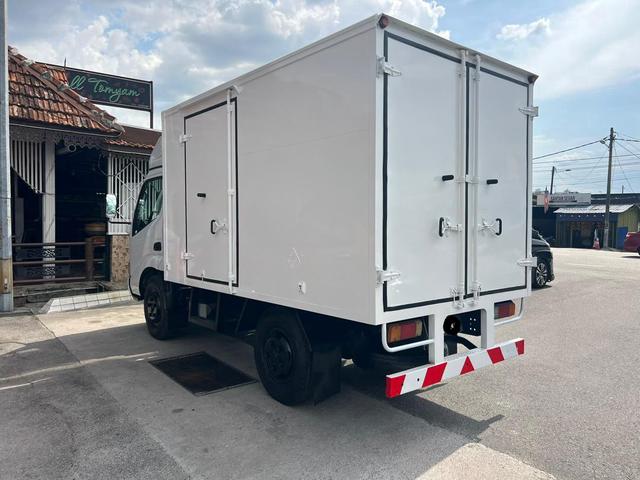 2016 Hino XZU600R BOX 10ft with steel floorboard - photo 6 of 6