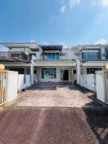 For Sale 📍 Akasia Double Storey Terrace Bandar Penawar Below Market 1