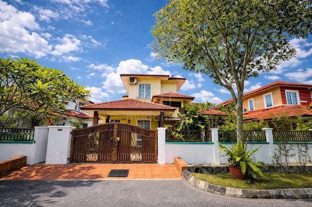 HUGE LAND Double Storey BUNGALOW Seksyen 6 Bandar Bukit Mahkota Bangi 1