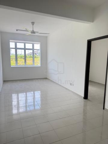 KULAI NEW Town House First Floor for rent / Taman Impiana Kelapa Sawit 1