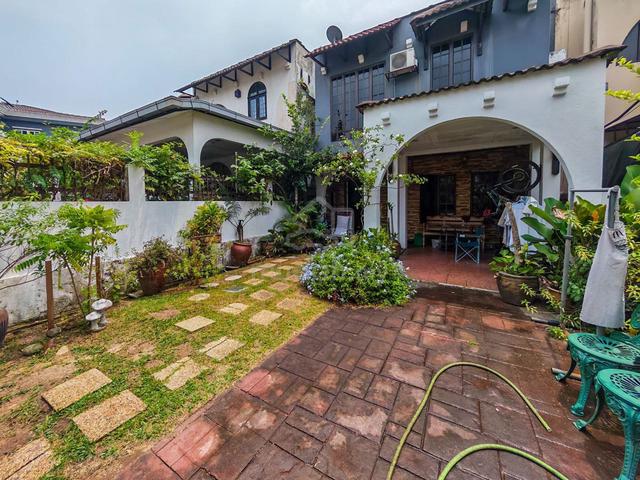 Extra Long 22x85 | 2,500sqft Built-Up | 4R3B | Usable Backyard | SS19 1