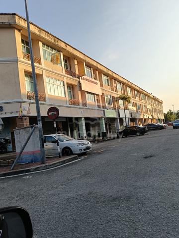 Corner lot 3 Storey shoplot Pusat perniagaan sungai jelok kajang for s 1