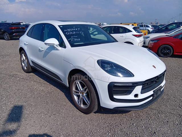 2023 BOOKNOW P/Roof White/Red Porsche MACAN 2.0 - 3