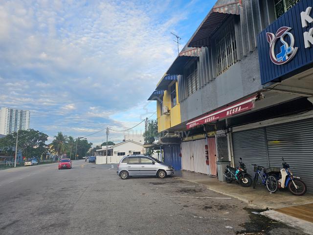 Facing Mainroad shoplot at Kampung Lapan Shoplot 1
