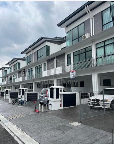 New Townhousr for Rent Residences Sinaran at Sri Muda seksyen 25 1