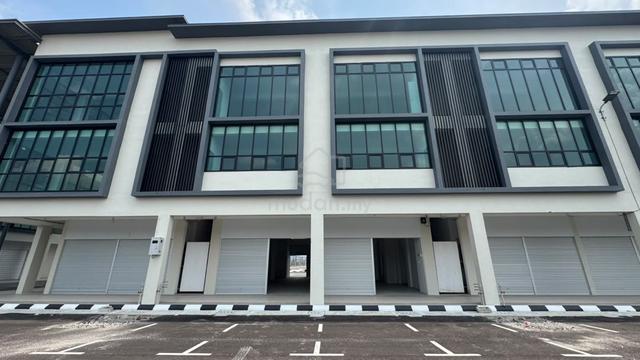 Pines Square Parade 3 Storey Commercial Shoplot (Intermediate) 1