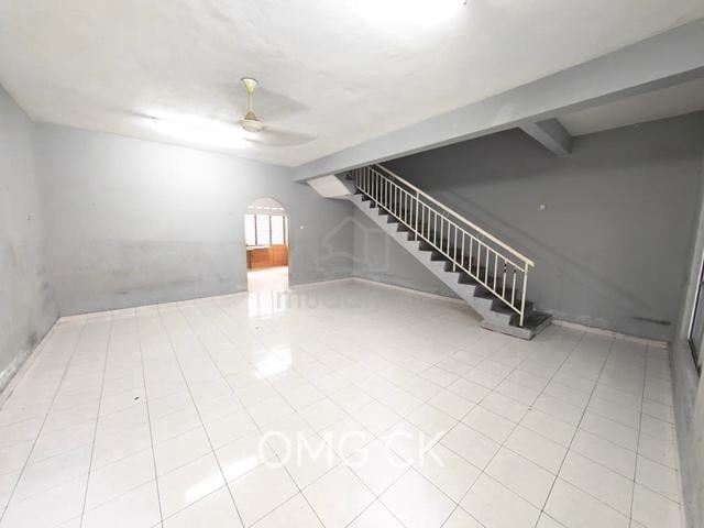 FOR SALE Double Storey Intermediate House Telok Panglima Garang 1