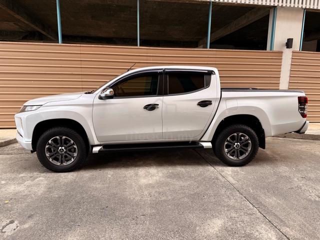 Mitsubishi TRITON 2.4 VGT PREMIUM 2022 - 5