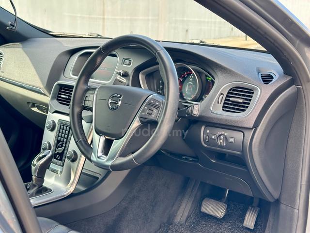 2017/2018 Volvo V40 2.0 T5 FACELIFT (A) FULL LOAN - 5