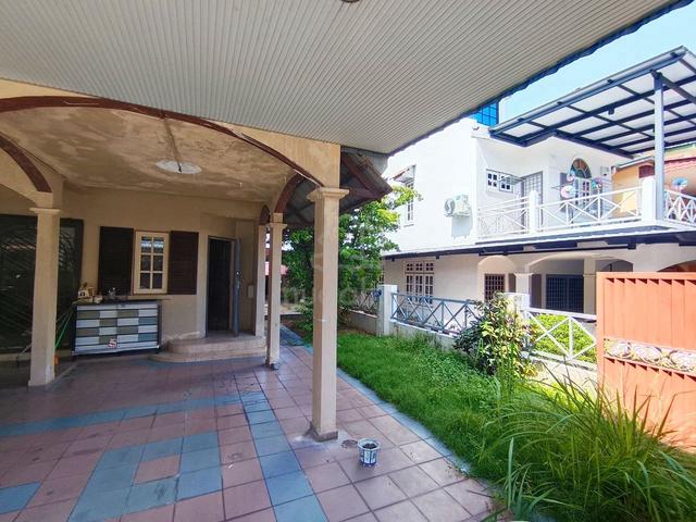 Gunung Rapat @ Strawberry Park, 2.5 Storey intermediate corner Terrace 1