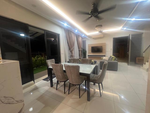 End Lot Home in Elmina Valley 3 1