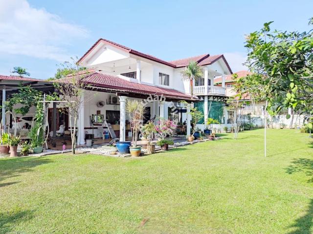 HUGE LAND 17760ft 2 Storey Bungalow Seksyen 4 Bangi Near Highway 1