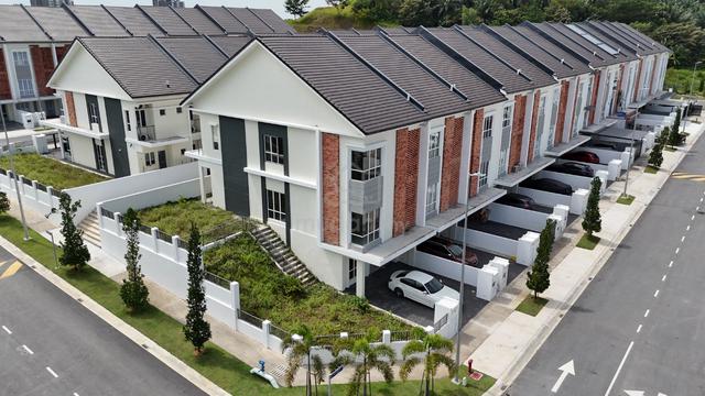 Low Depo Full LOAN beside Xiamen Univeristy Corner3 Storey for sale š„ 1