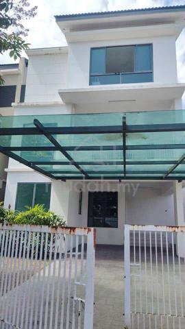 Nice 2.5 Storey Semi-D In S2 Height For Sale 1