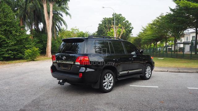 Toyota Land Cruiser 𝟰.𝟱 DIESEL - 2