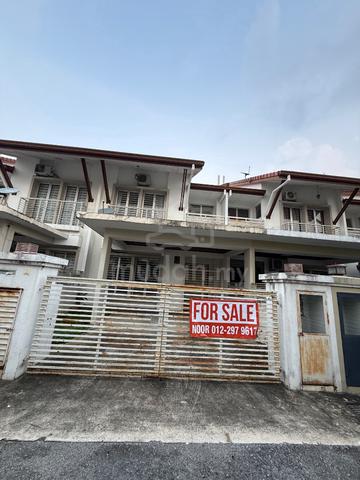 D/S Link House For Sale in Laman Kenanga, Nilai Impian 1