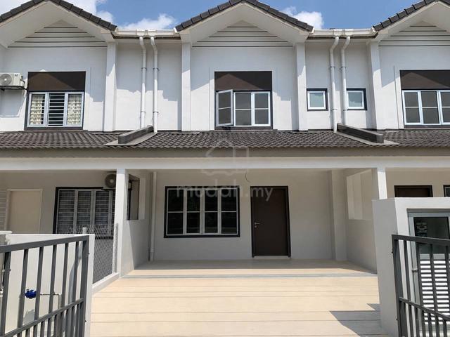 Double Storey M Senyumia, Bandar Baru Salak Tinggi, Sepang 1