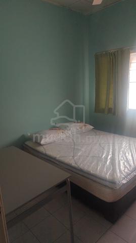 FULLY FURNISH PUCHONG PRIMA MIDDLE ROOM NEAR LRT!!! Landed house 1