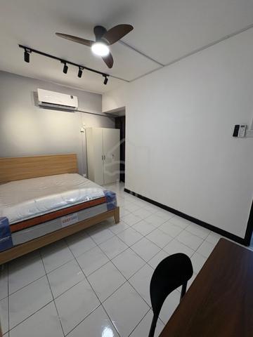 D'aman Crimson Room for Rent, 5 minute walk to LRT 1