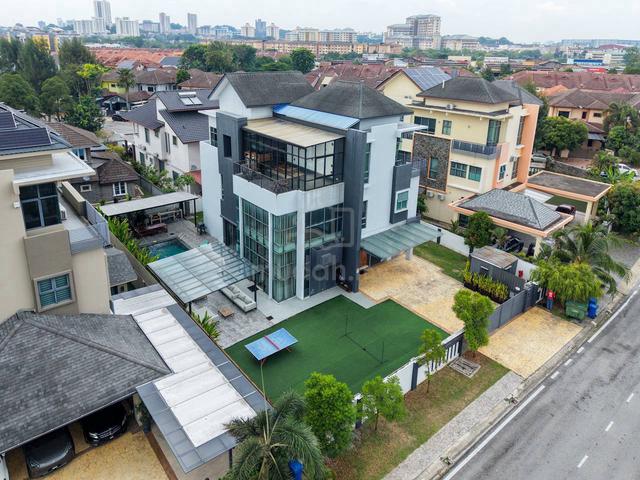 CANTIK! 3 Storey Bungalow Kristal Court Seksyen 7, Shah Alam 1