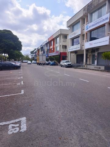 Taman Molek 3 Storey Shop For Rent 1