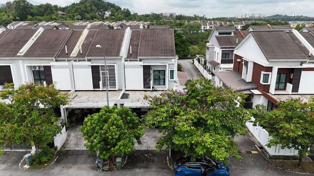 END LOT 28'x74' RENOVATED 💥 Double Storey Laman Delfina Nilai Impian 1