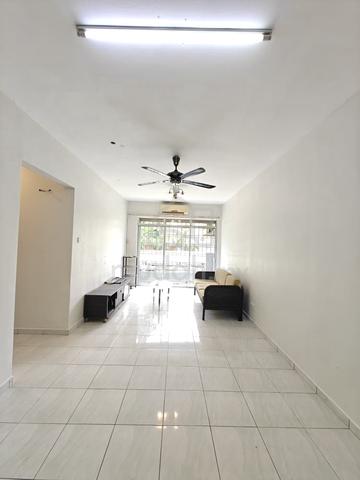 Sri Akasia 1