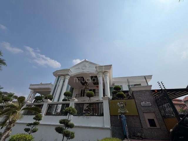 Luxury 3- Storey Bungalow - country heights Kajang 1