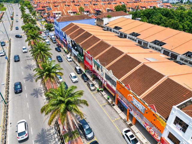 Lagenda Heights 1st Floor Shoplot Facing Road For Rent 1