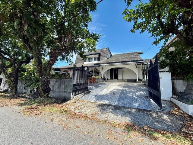 Double Storey Bungalow Kampung Tunku Petaling Jaya 1