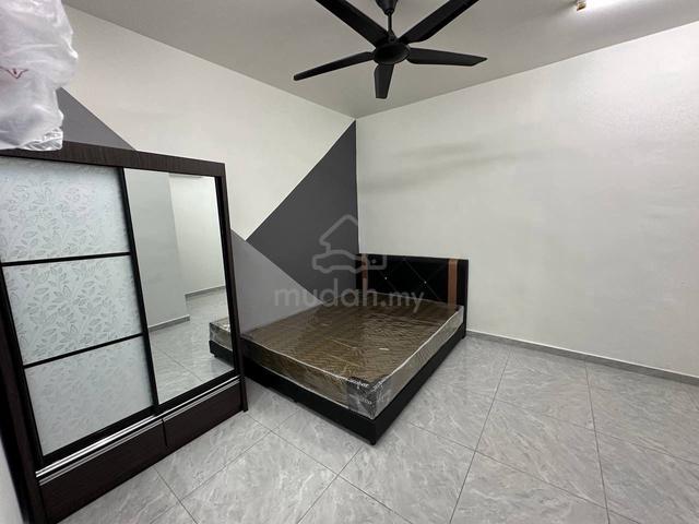 3 min walking CIQ MASTERBED New Unit Jb town / Pelangi Woodland 3